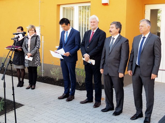 Átadták a felújított felnőtt háziorvosi rendelőt 04